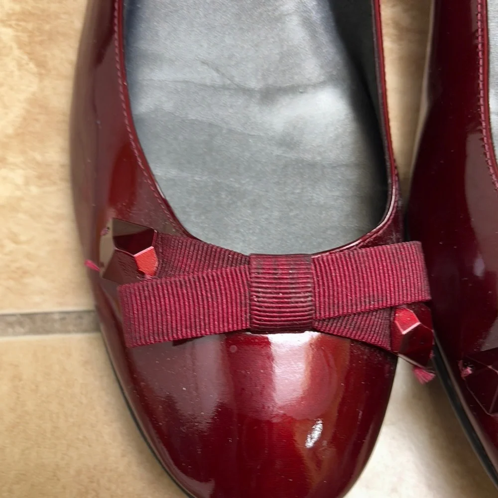 Stuart Weitzman Dark Red Patent Flats with Bow - Picture 5 of 6